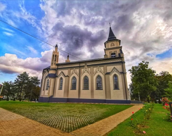 Biserica Romano-Catolică „Nașterea Sfântului Ioan Botezatorul” (1)